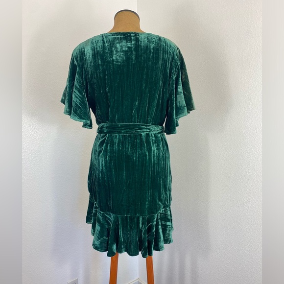 BB Dakota velvet Night Fever Wrap Dress M Ruffle Frilly Emerald Green Holiday - Picture 14 of 14